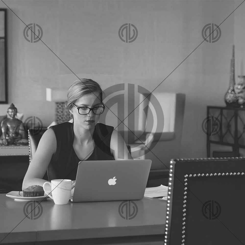 Ofiste Çalışan Kadın