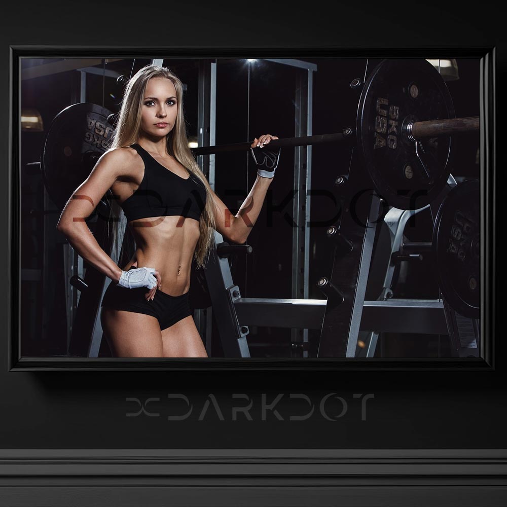 bar agirlik ile poz veren sporcu fitness yapan kadin sporcu fotografi