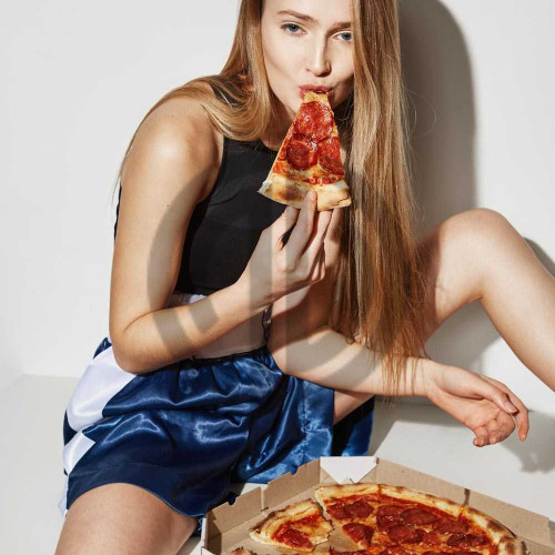 3347 pizza dilimi yerken seksi poz veren guzel kadin seksi hatun fotograflari indir