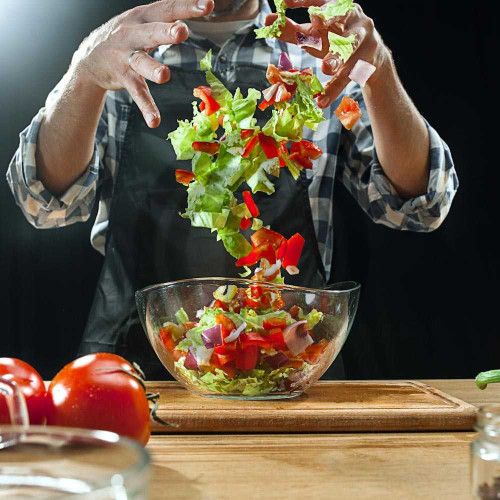 3305 mutfakta salata hazirlayan sef fotografi salata tabagi fotograflari restoran