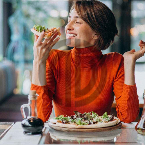 pizza yiyen kadın fotografl