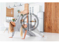 evde spor yapan anne kiz yoga instagram post