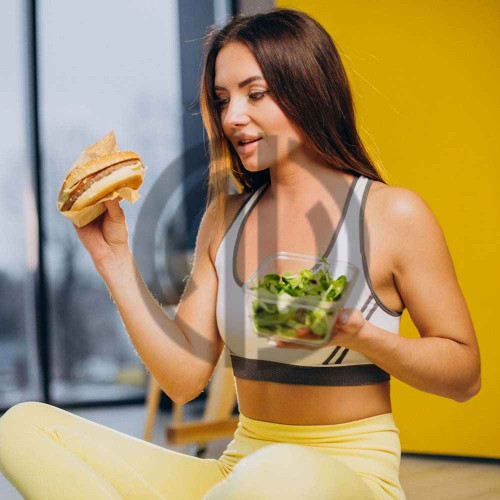 spor yapan kadin fotografi hamburger salata