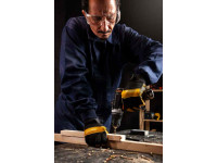 2948 marangoz atolyesi calisan marangoz erkek isci endustriyel fotograf indir