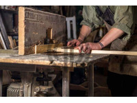 2960 marangoz atolyesinde calisan marangoz isci banner instagram gorsel