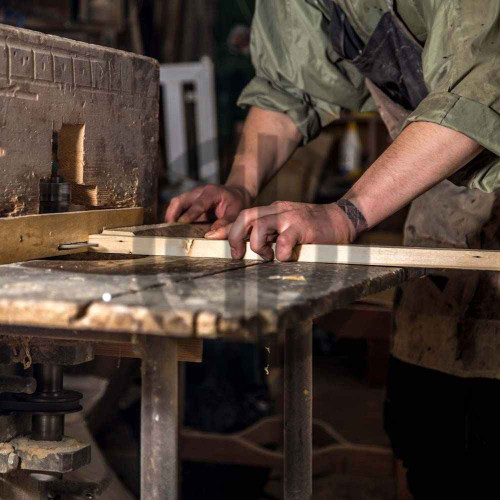 2960 marangoz atolyesinde calisan marangoz isci banner instagram gorsel
