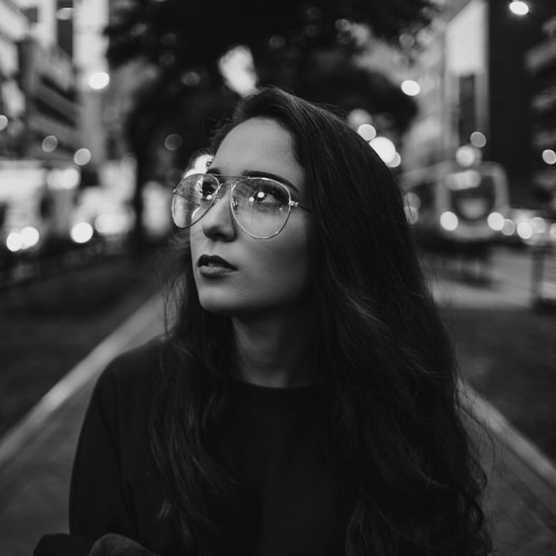 Gözlüklü Kadın Portresi