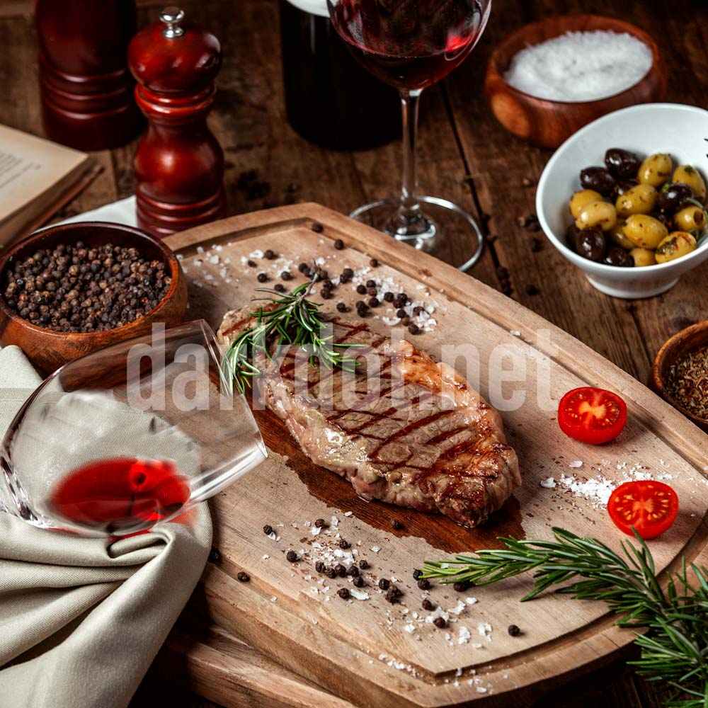 izgara biftek menu fotografi garniturleriyle