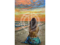 Sahilde güneşlenen yalnız bikinili kadın sırt fotoğrafı 