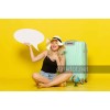 Tatil fotografi kadin sari bavullu