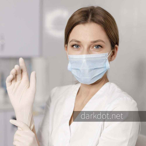 Kadin doktor fotografi beyaz maskeli eldivenli