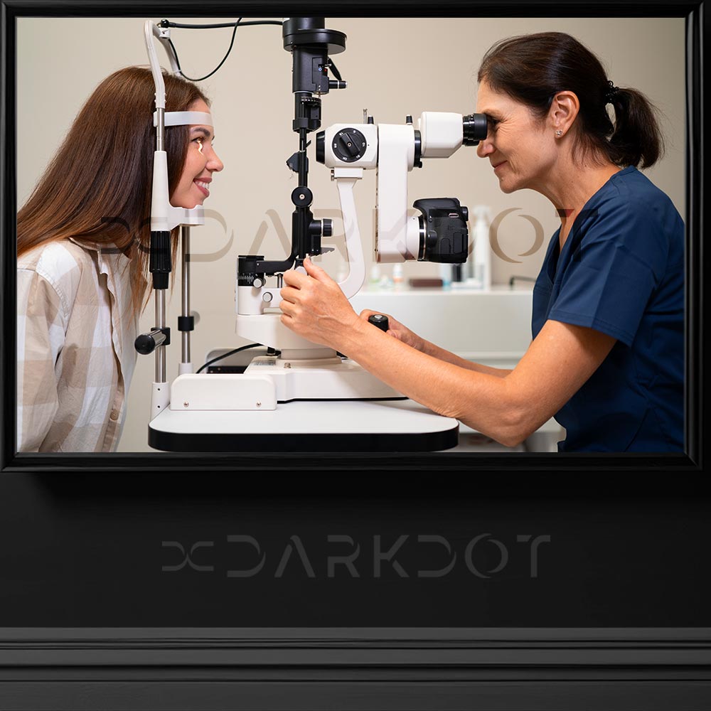 goz muyanesi fotograflari goz doktor fotograflari goz muyanesi olan kadin hasta