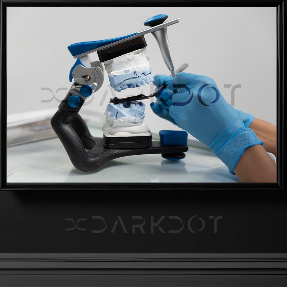 dis protezi hazirlayan doktor dis olcusu alan ve protez dis hazirlayan doktor fotografi