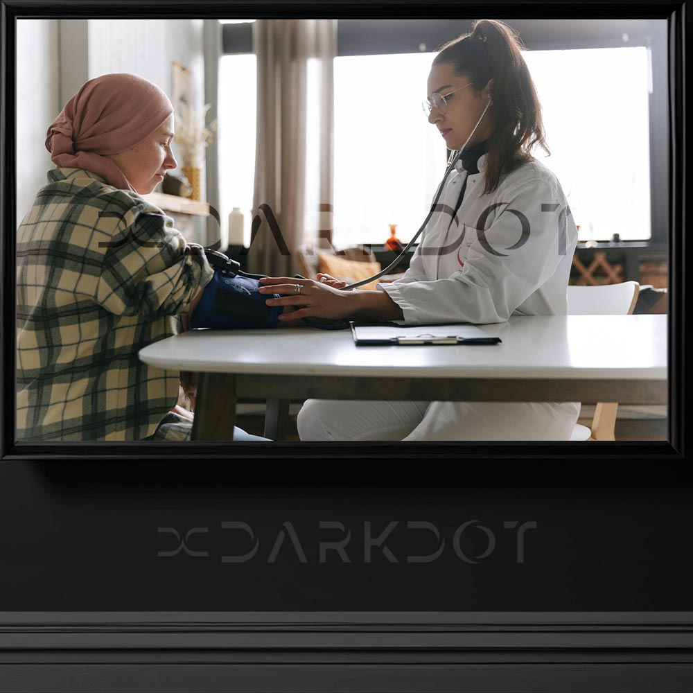 hasta muayene eden doktor fotografi nabiz olcen hemsire doktor fotograflari