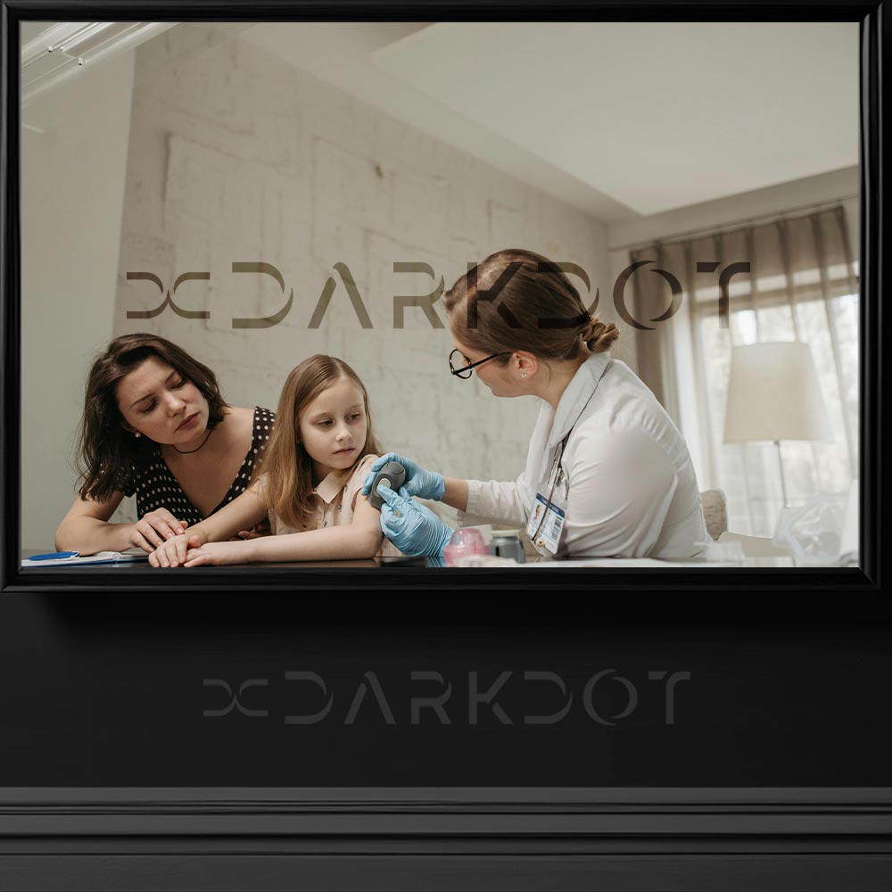 doktor fotograflari indir cocuk doktoru fotografi cocuklari muayene eden doktor