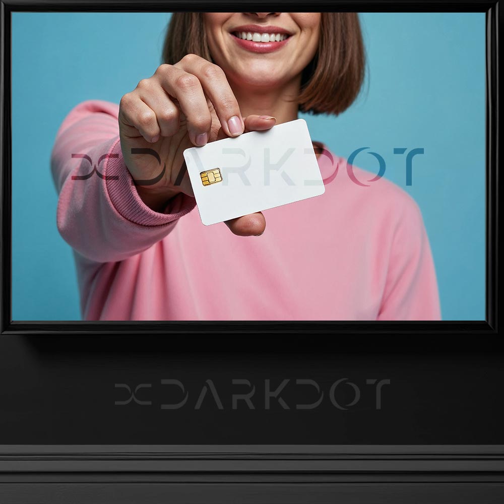 elinde kredi karti tutan kadin kredi karti fotograflari bos kredi karti fotografi