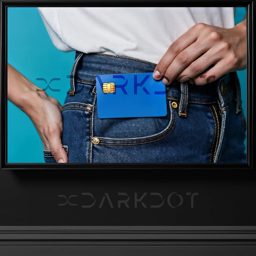 elinde kredi karti tutan kadin kredi karti fotografi bos kredi karti resimleri