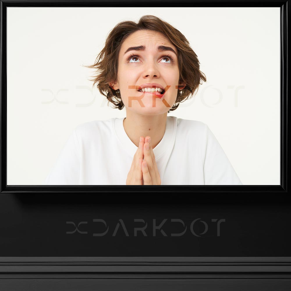 dua eden kadin fotografi dilek dileyen kadin yukari bakan kadin ic geciren kadin