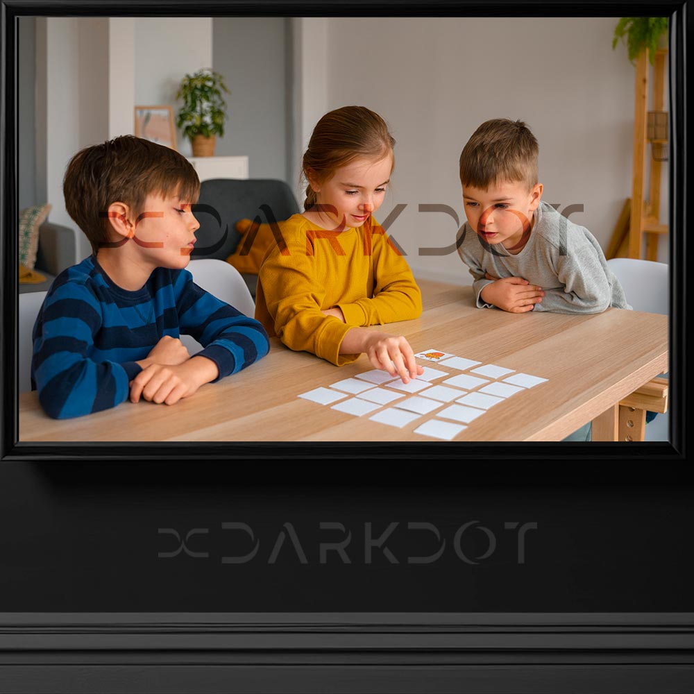 oyun oynayan cocuk fotograflari masa oyunlari oynayan cocuklar