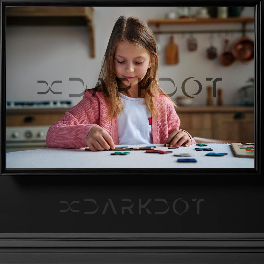 puzzle yapan ogrenci kucuk kiz cocugu fotografi oyun oynayan cocuk resimleri