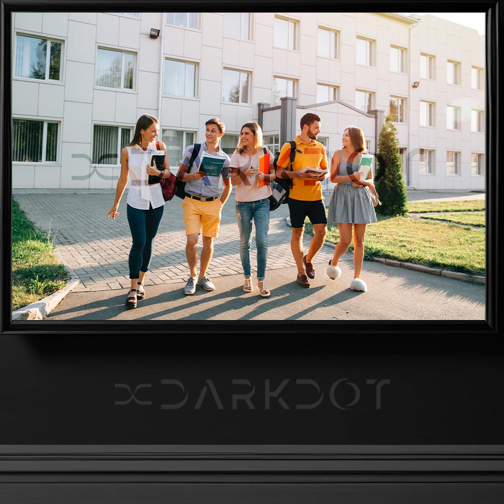 universite ogrenci fotografi okuldan cikan genc ogrenciler kiz ogrenci erkek ogrenci
